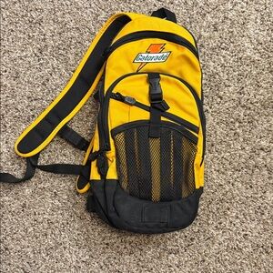 CAMELPAK Gatorade logo NWOT. Five compartments w/bladder compartment lightweight